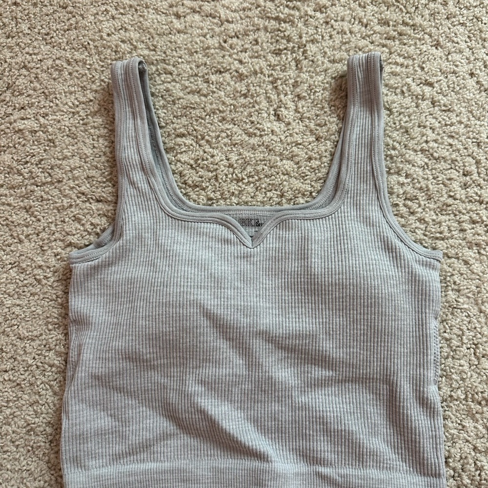 Buckle Light Gray Ribbed Crop Top